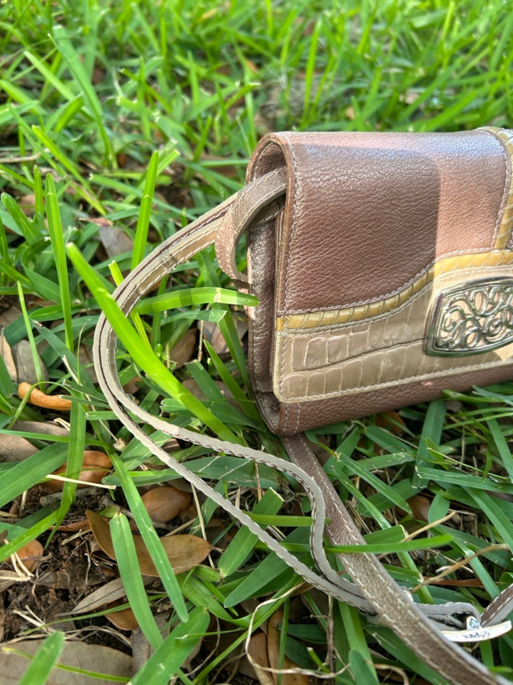 Vintage Croc Embossed Brighton Brown & Cream Crossbody with Gold Trim - Picture 3 of 12